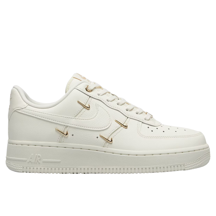 Nike Air Force 1 '07 Low W "Sail Metallic Gold" Kremowe Beżowe Buty Damskie Sneakersy Sportowe FV3654-111