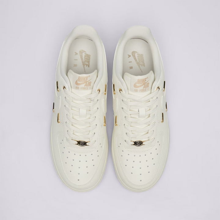 Nike Air Force 1 '07 Low W "Sail Metallic Gold" Kremowe Beżowe Buty Damskie Sneakersy Sportowe FV3654-111