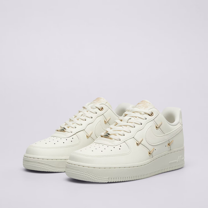 Nike Air Force 1 '07 Low W "Sail Metallic Gold" Kremowe Beżowe Buty Damskie Sneakersy Sportowe FV3654-111