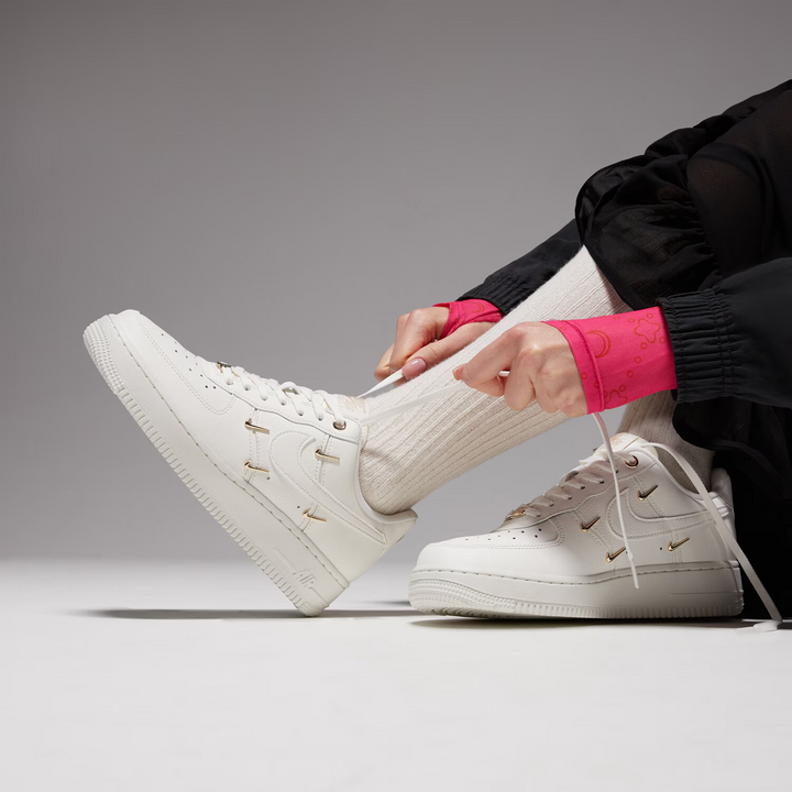 Nike Air Force 1 '07 Low W "Sail Metallic Gold" Kremowe Beżowe Buty Damskie Sneakersy Sportowe FV3654-111