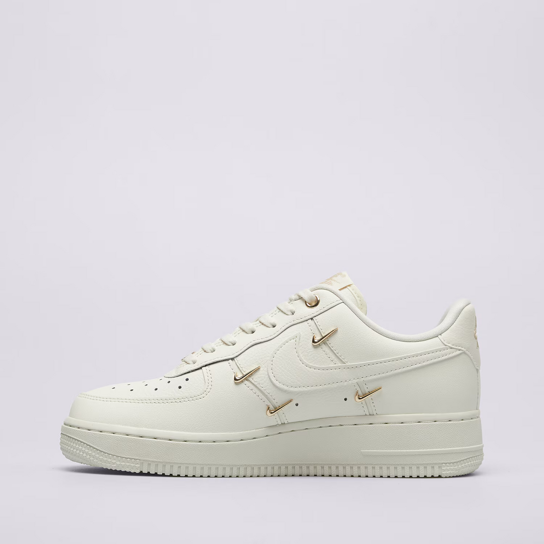 Nike Air Force 1 '07 Low W "Sail Metallic Gold" Kremowe Beżowe Buty Damskie Sneakersy Sportowe FV3654-111